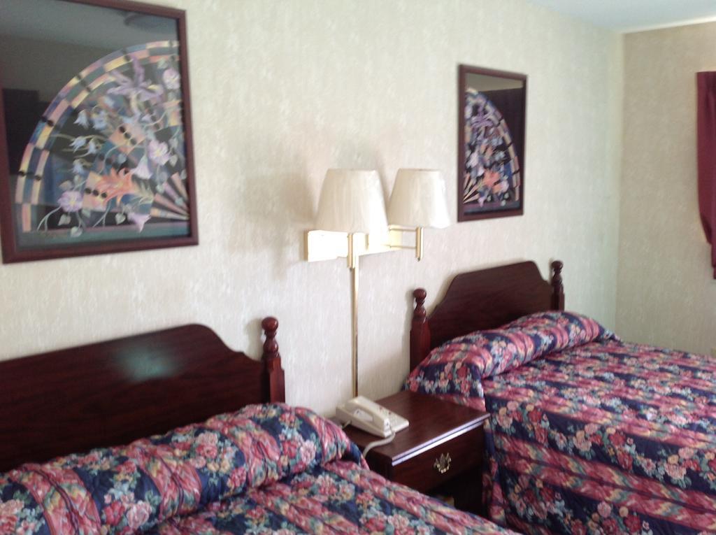 Budget Inn Хейзълуд Стая снимка