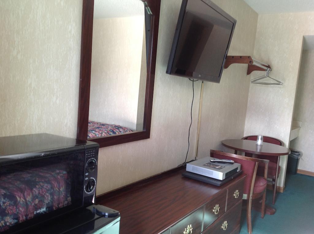 Budget Inn Хейзълуд Стая снимка