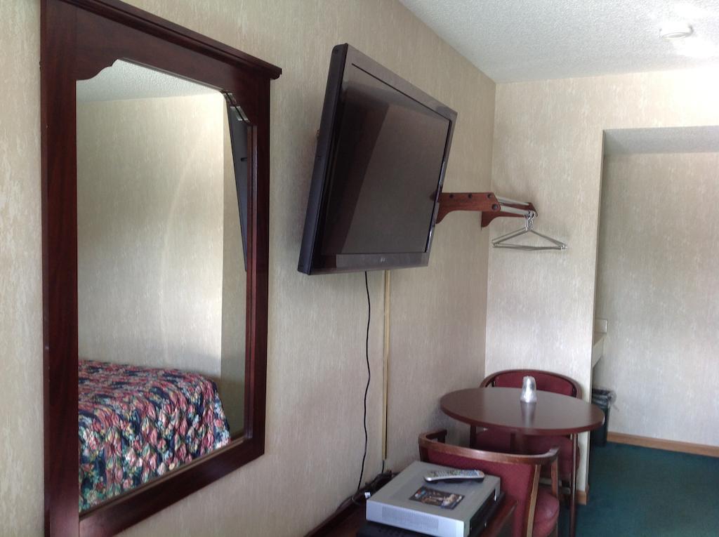 Budget Inn Хейзълуд Стая снимка